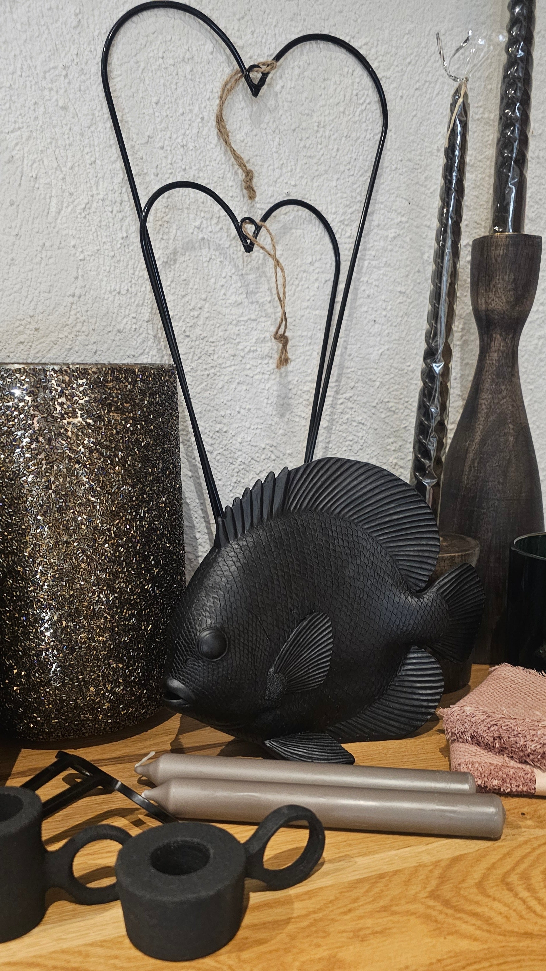 Dekorative Fischfigur Schwarz – Realistischer  Fisch aus Polyresin | Badezimmer Deko | Maritimes Wohnaccessoire | Geschenk f. Fischliebhaber